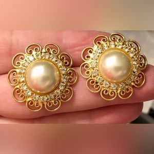 Faux Pearl rhinestone gold tone scroll pierced earrings 1” round